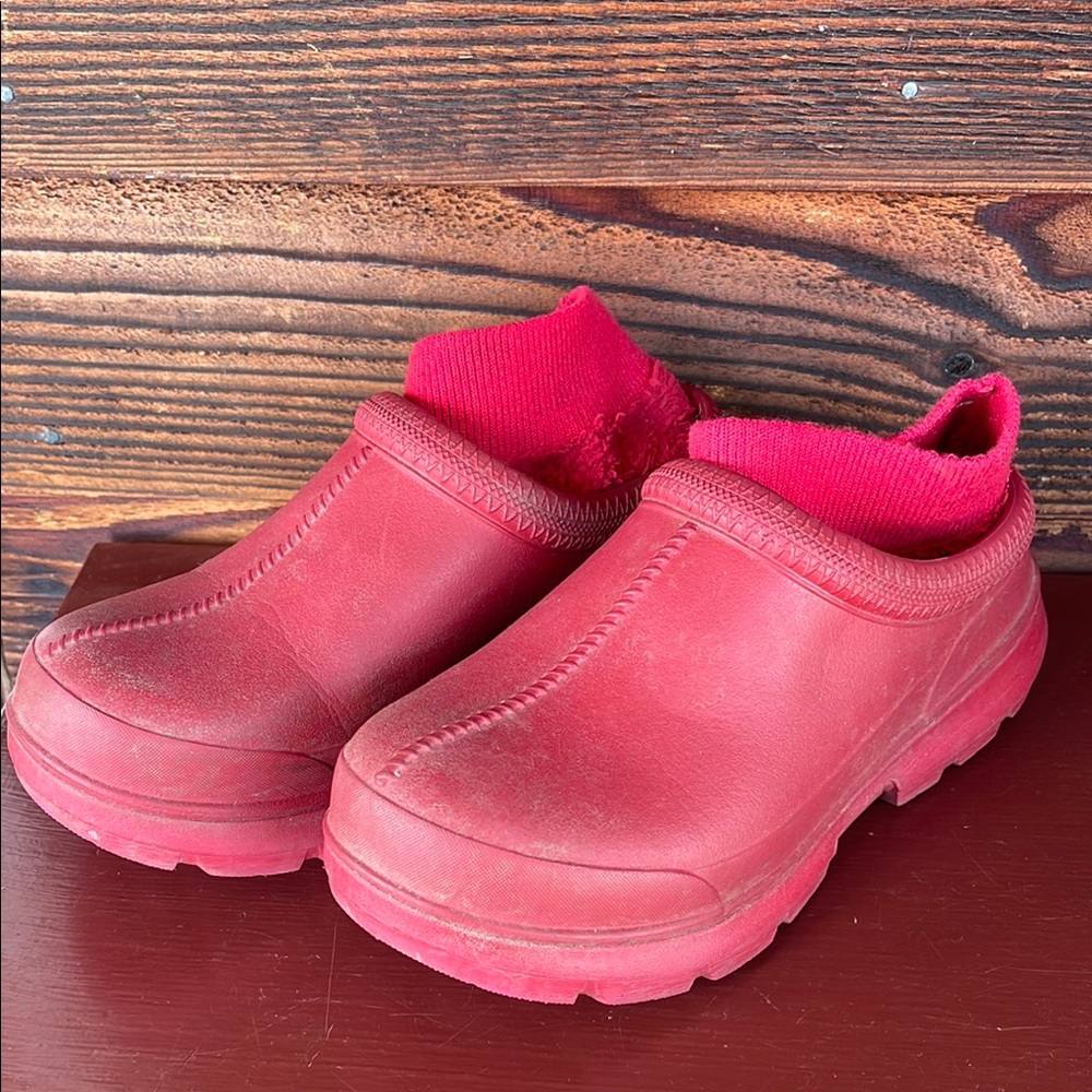 Ugg x Tasman red clogs